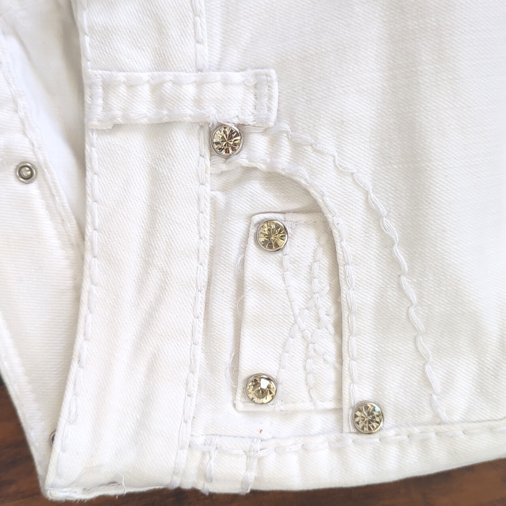 Shorts - Picture 3 of 5
